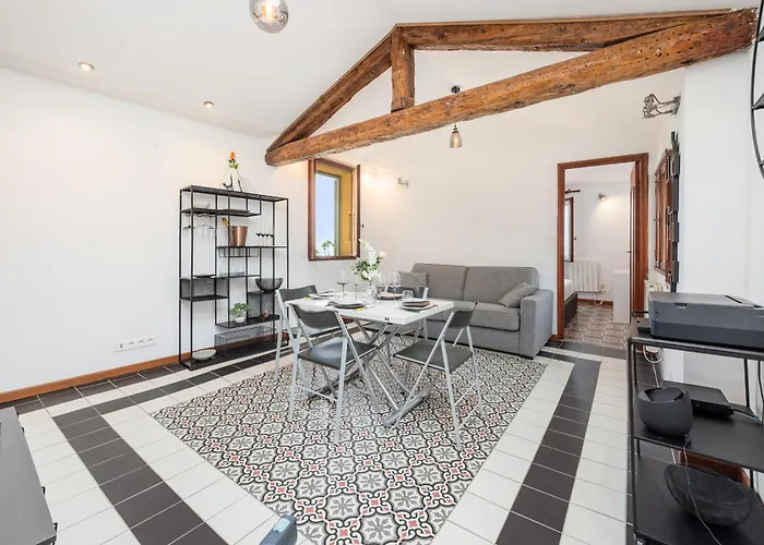 Bastion Ideally Located, Brightness, Sea Views 4* 芒通