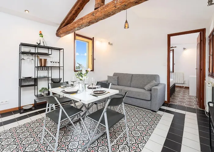 Ξενοδοχείο με διαμερίσματα Bastion Ideally Located, Brightness, Sea Views